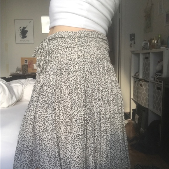 Skirt - Picture 2 of 4